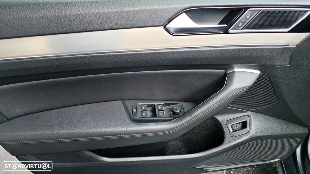 VW Passat 2.0 TDI Highline - 10