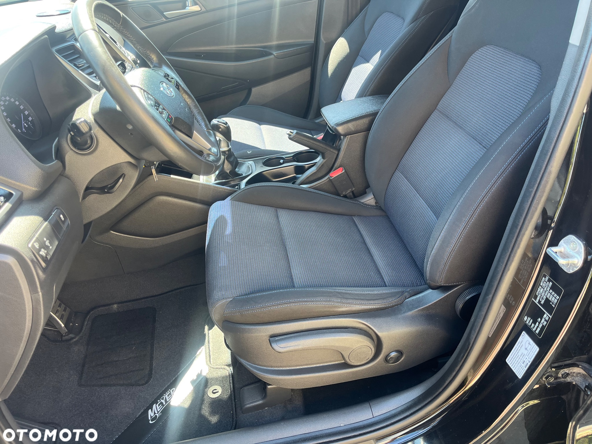 Hyundai Tucson blue 1.7 CRDi 2WD Intro Edition - 24