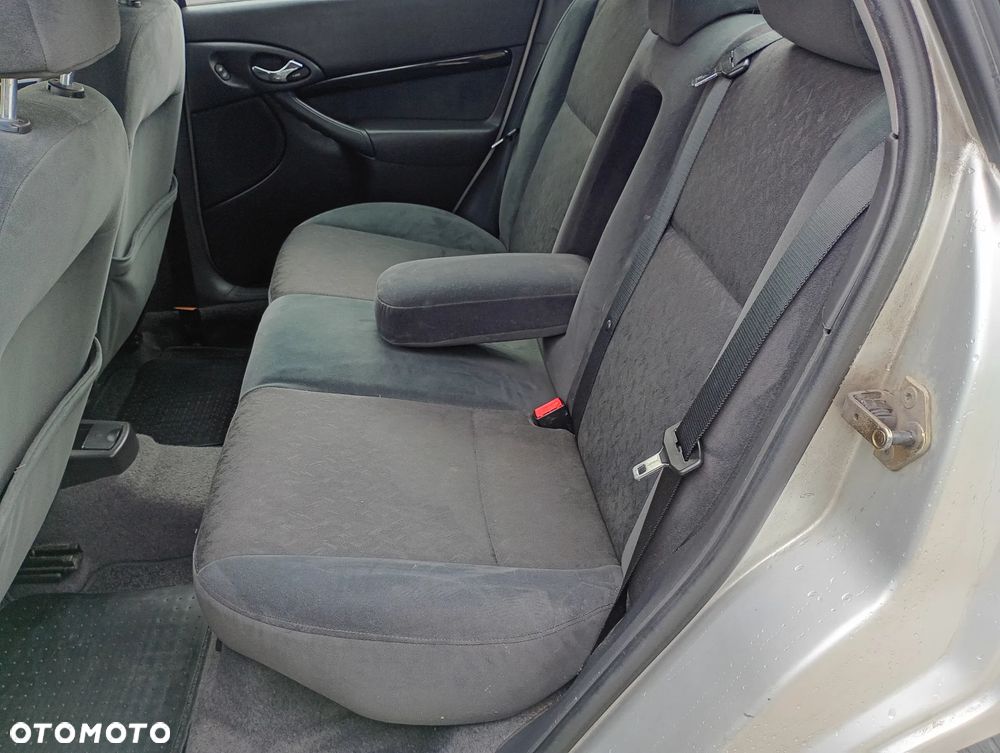 Ford Focus Ghia - 7