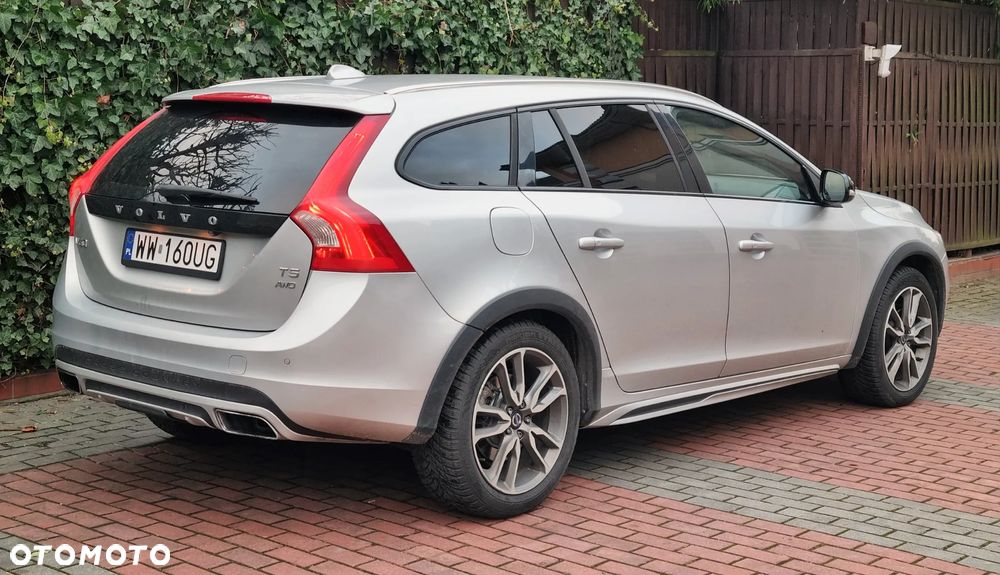 Volvo V60 Cross Country T5 AWD Summum - 4