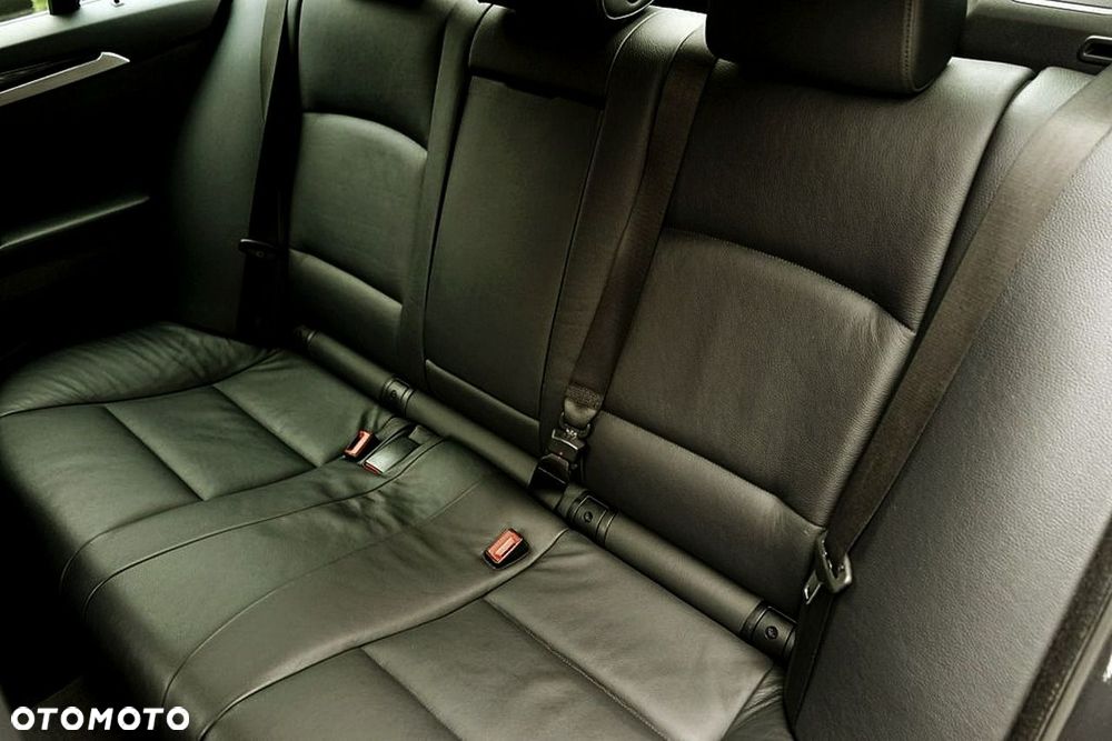 BMW Seria 5 525d - 23