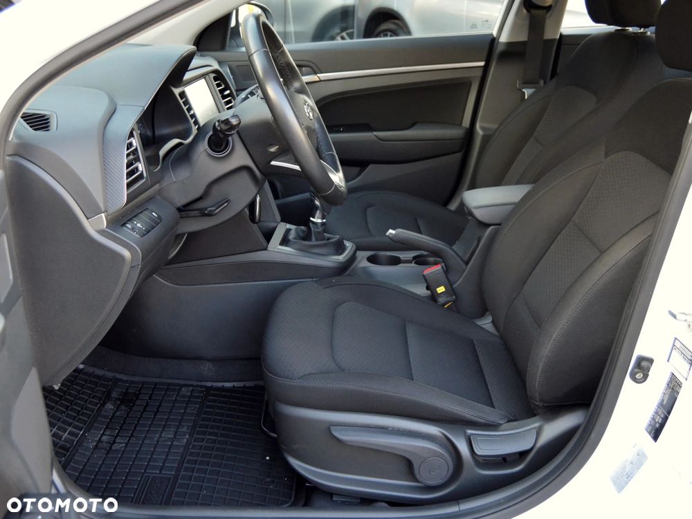 Hyundai Elantra 1.6 Comfort - 5