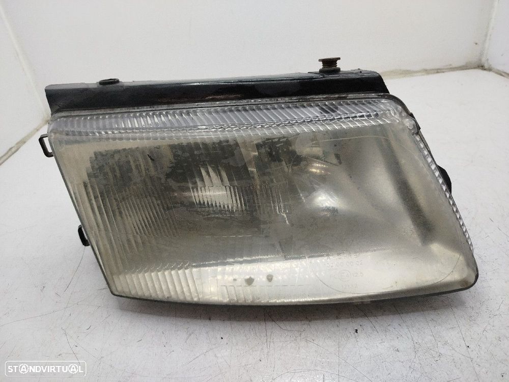 Farol/ Otica Dianteiro Dto Volkswagen Passat (3B2) - 1