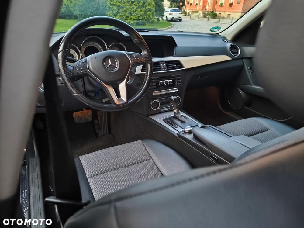 Mercedes-Benz Klasa C 220 T CDI DPF (BlueEFFICIENCY) 7G-TRONIC Avantgarde - 7