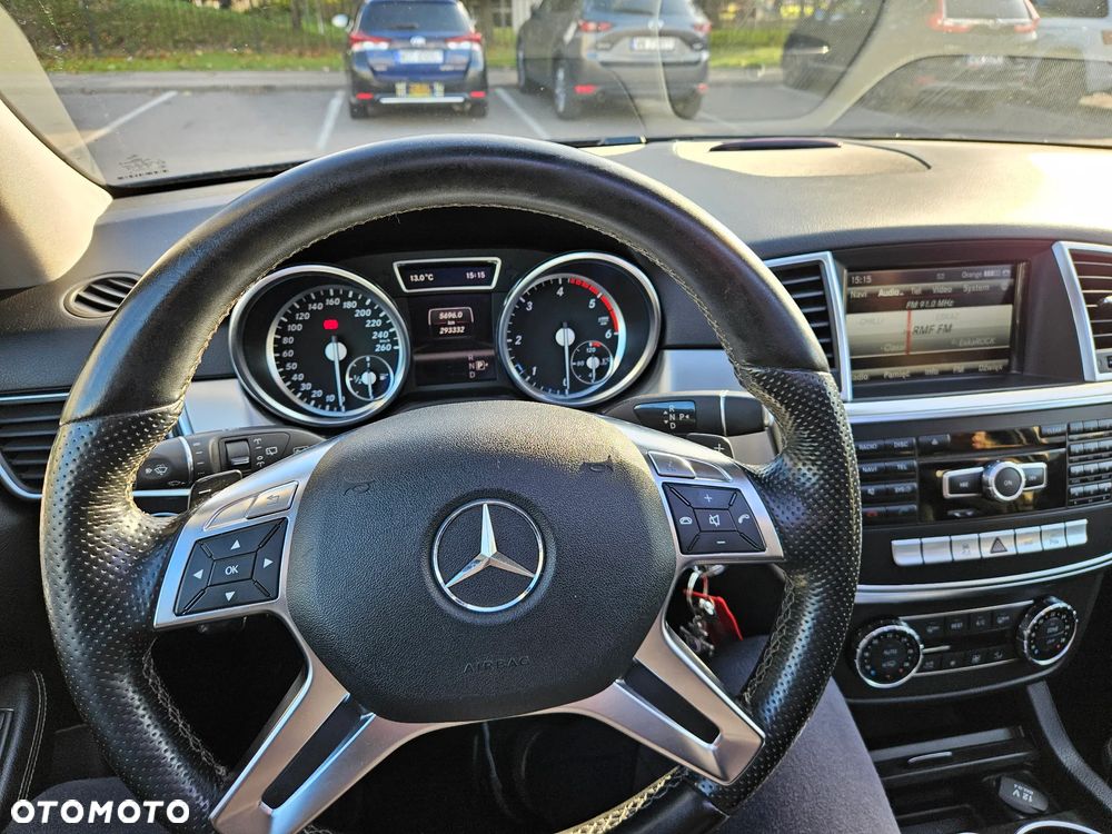 Mercedes-Benz ML 350 BlueTec 4-Matic - 32