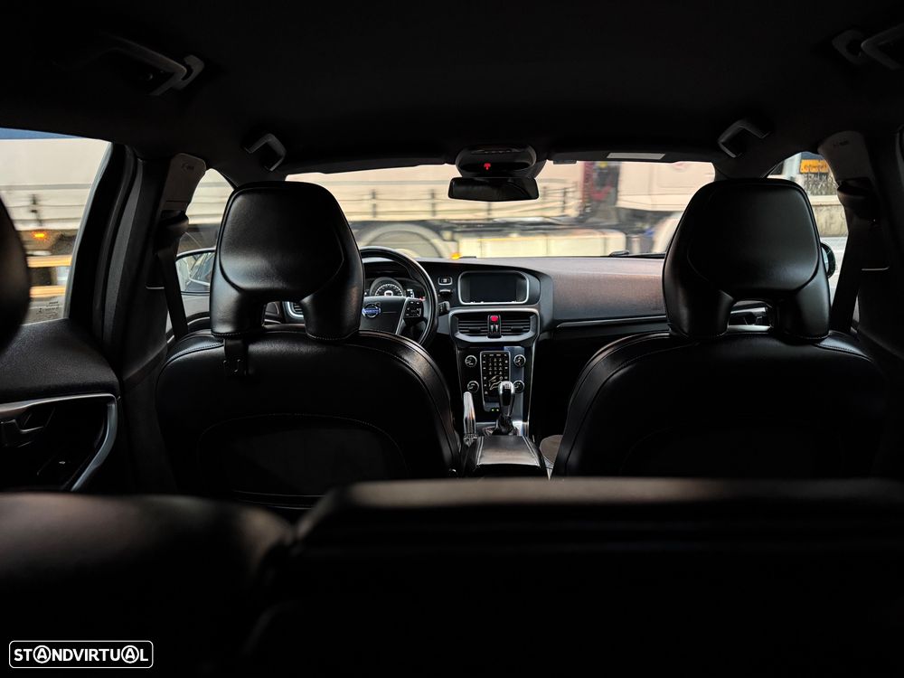 Volvo V40 D2 R Design - 16