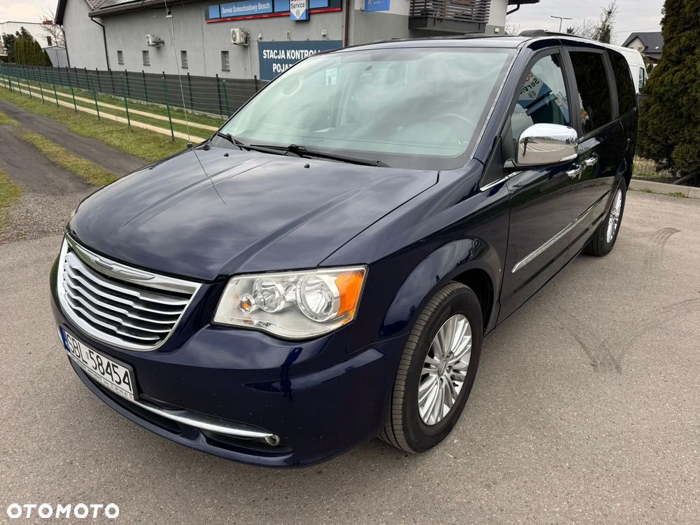 Chrysler Town & Country - 1