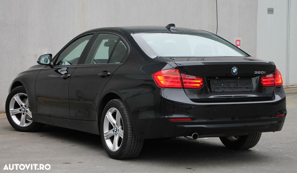 BMW Seria 3 320i Aut. Sport Line - 2