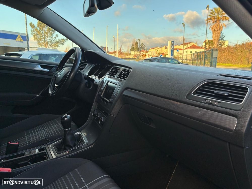 VW Golf 1.6 TDi BlueMotion Trendline - 23