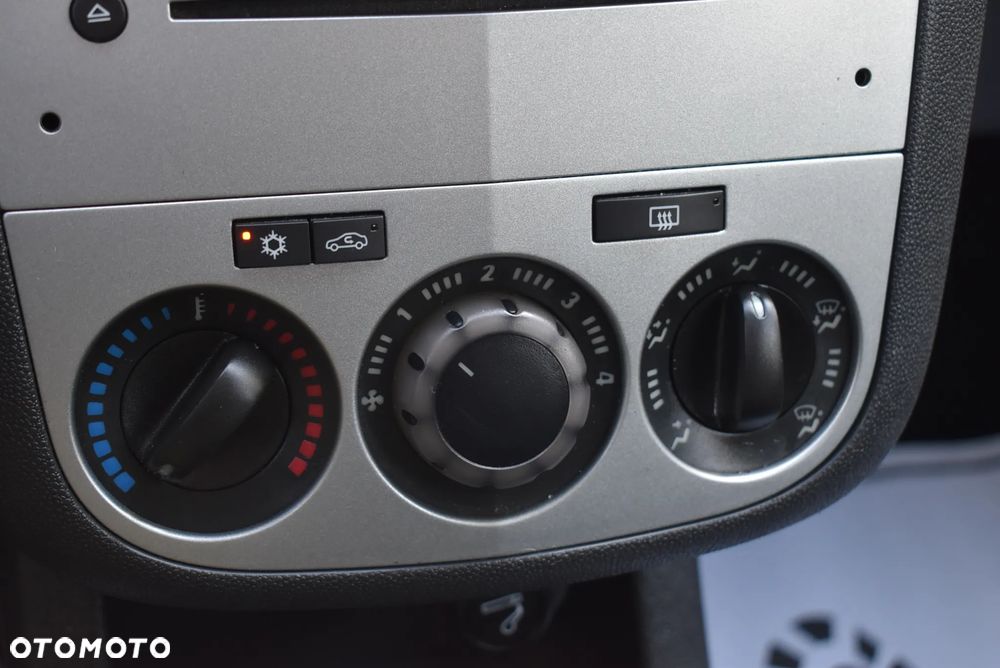 Opel Corsa 1.4 16V Edition - 36