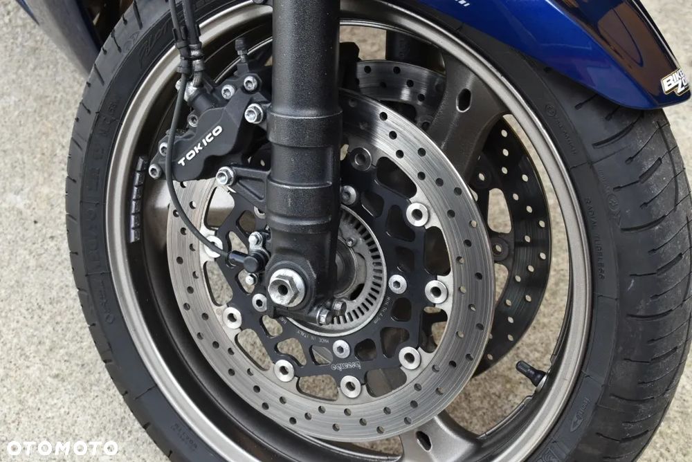 Suzuki GSX - 27