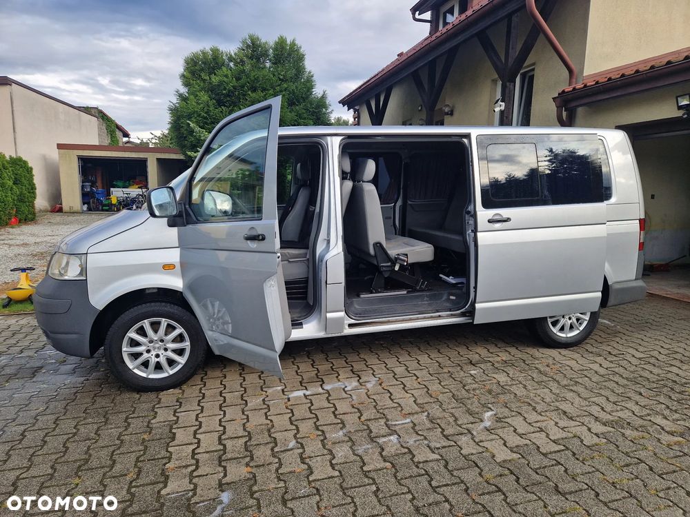 Volkswagen Caravelle - 9