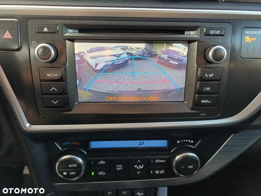 Toyota Auris 1.6 Premium - 25
