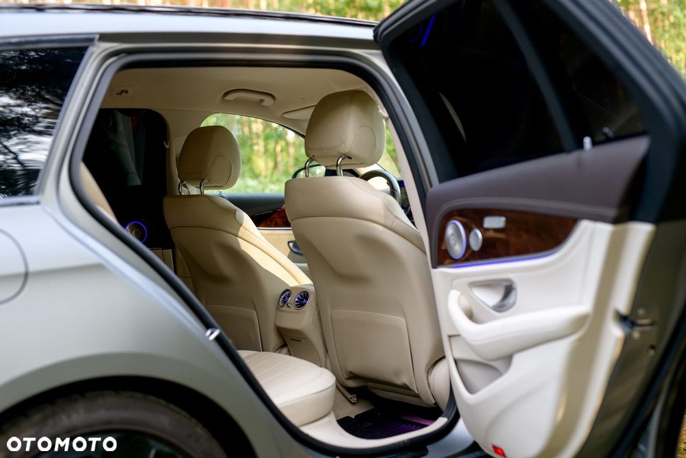 Mercedes-Benz Klasa E 400 4-Matic 9G-TRONIC - 8