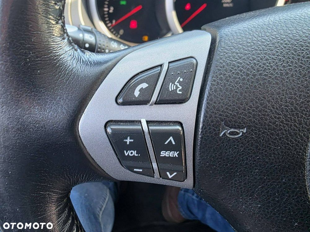 Suzuki Grand Vitara 1.9 DDiS Comfort + DPF Family - 13