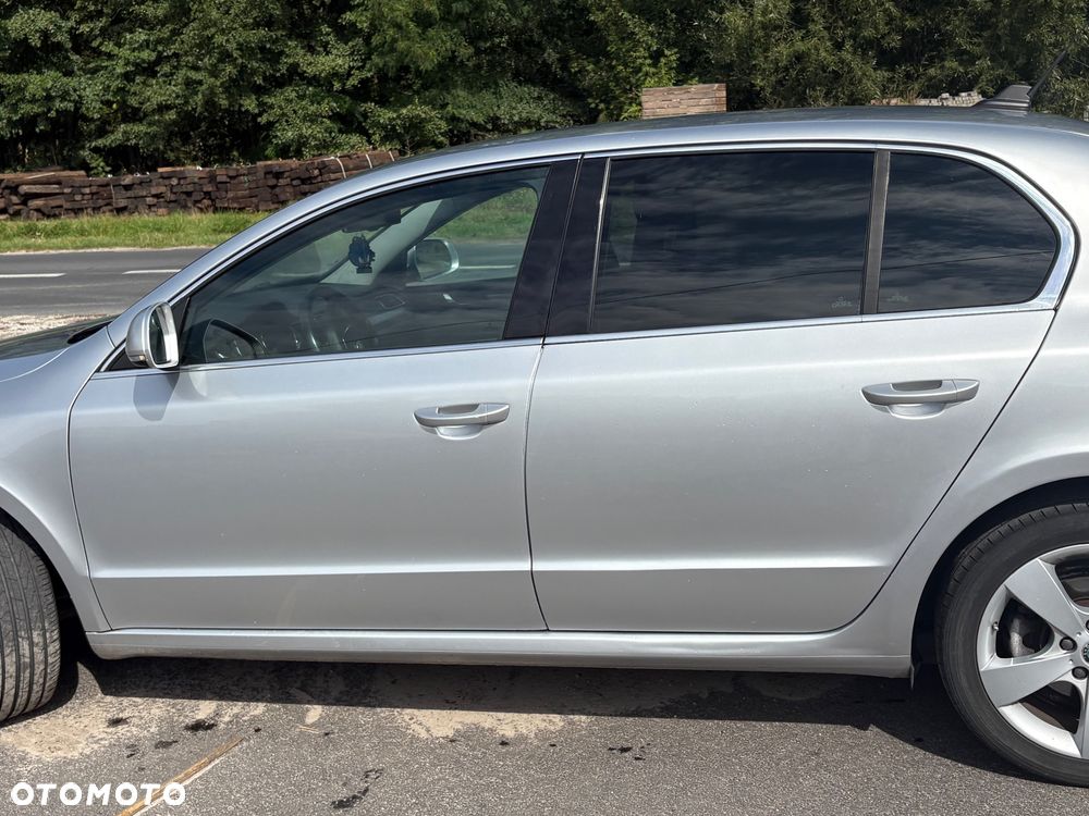 Skoda Superb 2.0 TDI Ambition DSG - 8
