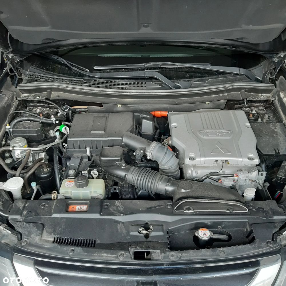 Mitsubishi Outlander - 11