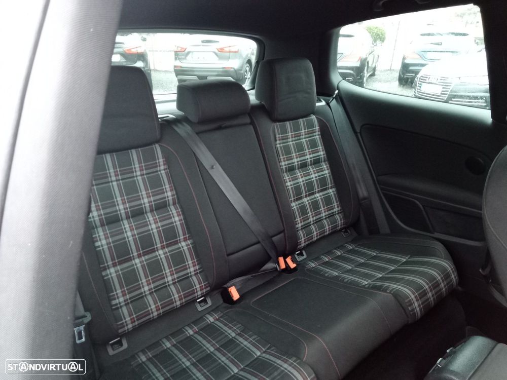 VW Golf 2.0 GTI - 27