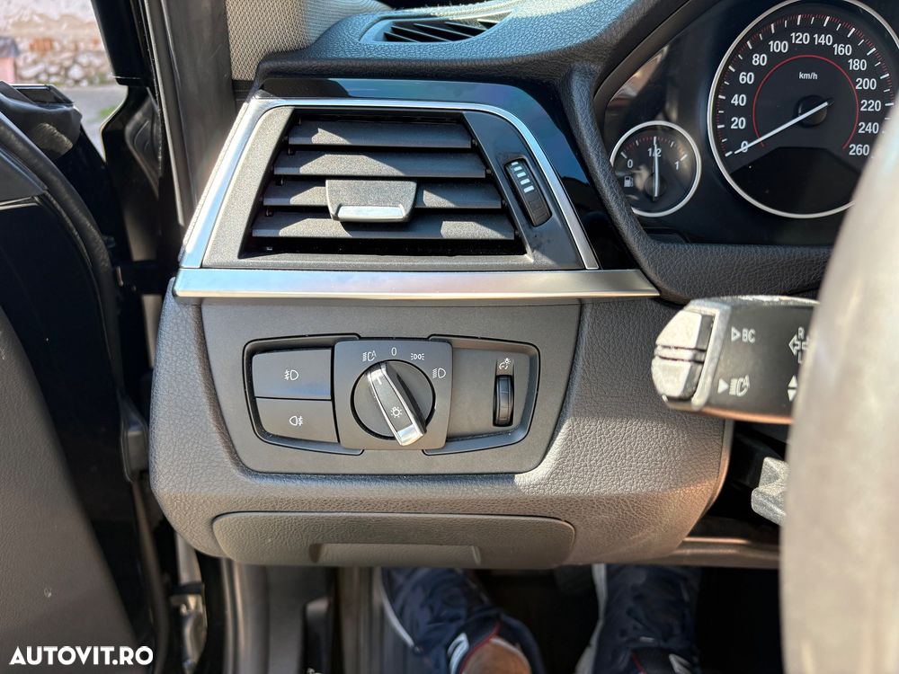 BMW Seria 3 320i Aut. Sport Line - 11