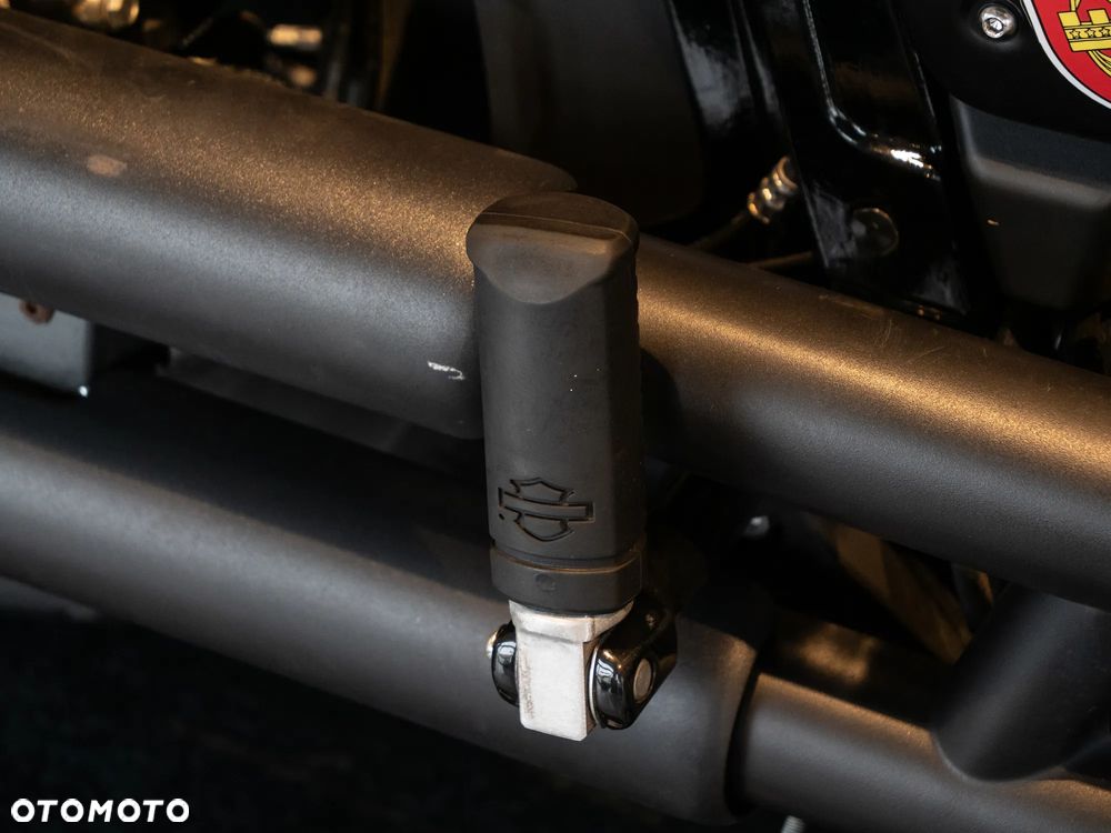 Harley-Davidson Softail Street Bob - 16