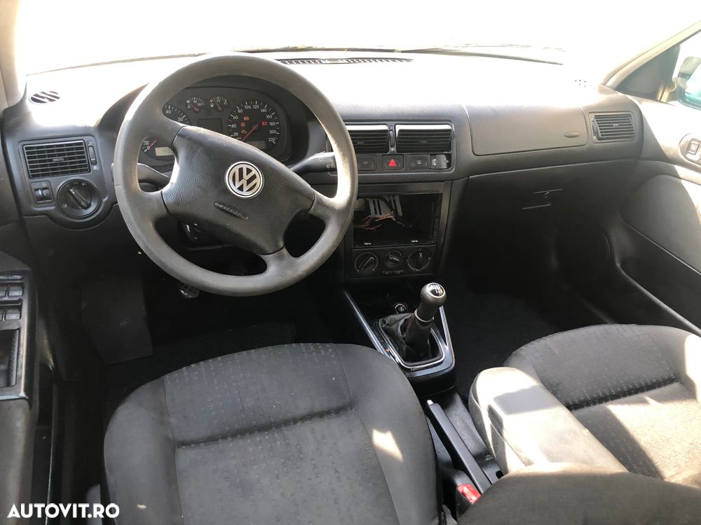 Dezmembrez  VW Volkswagen Golf 4 albastru 2002 4 usi - 5