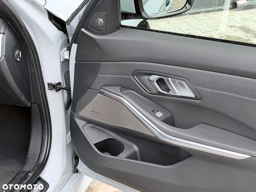 BMW Seria 3 330e PHEV M Sport - 15