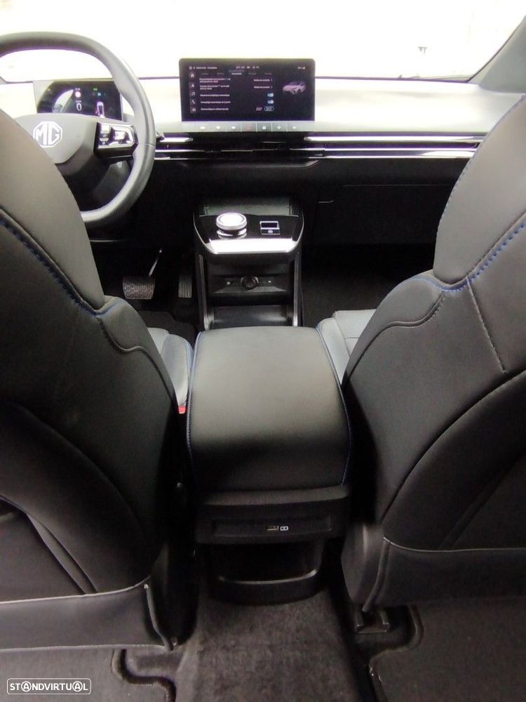 MG MG4 64 kWh Luxury - 35