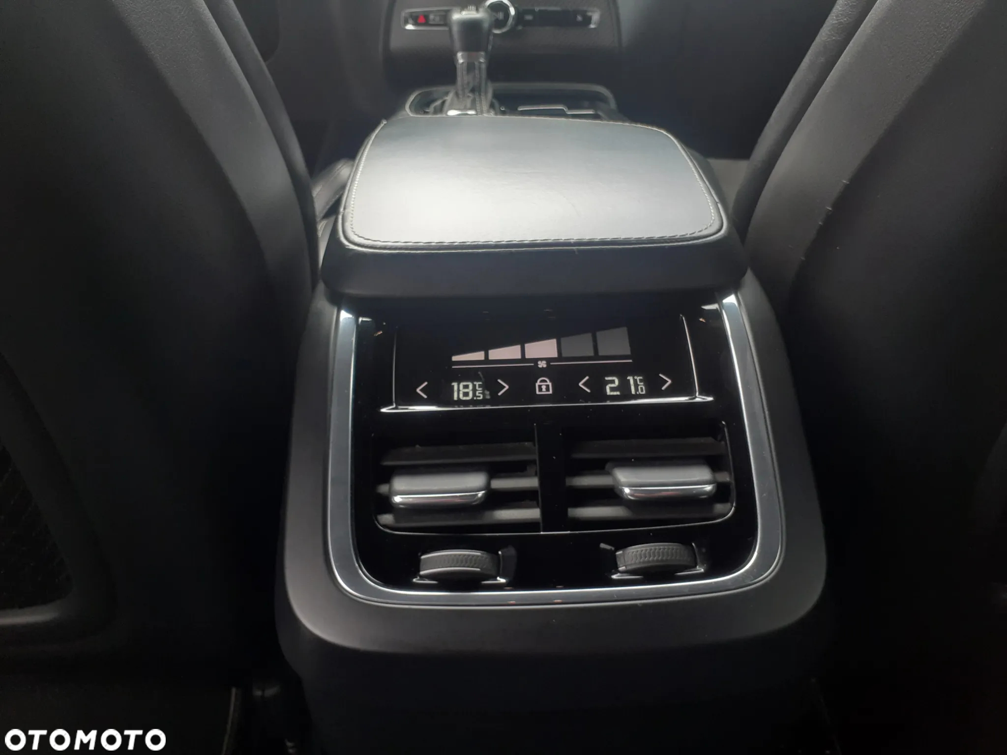 Volvo XC 90 D4 FWD R-Design 7os - 26