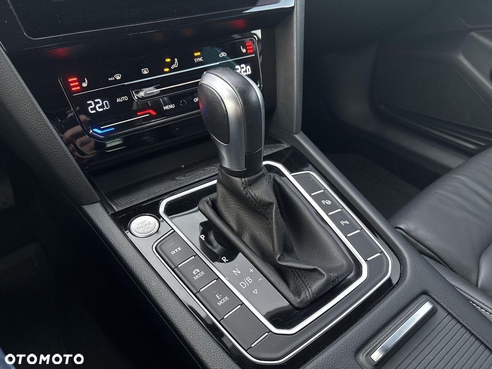 Volkswagen Passat - 16