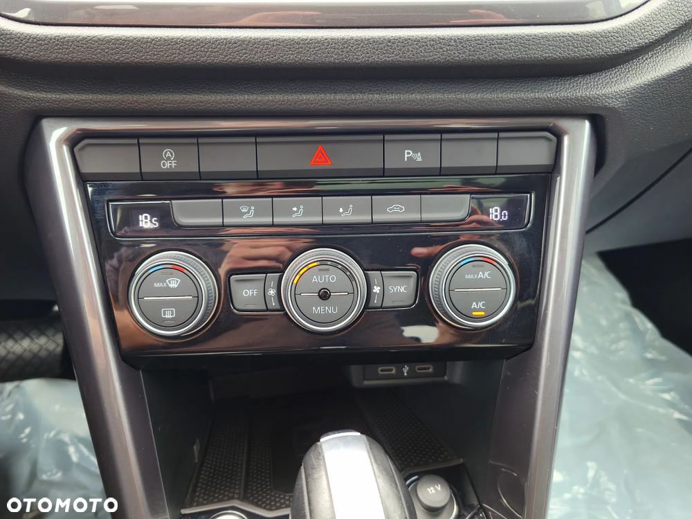 Volkswagen T-Roc - 17