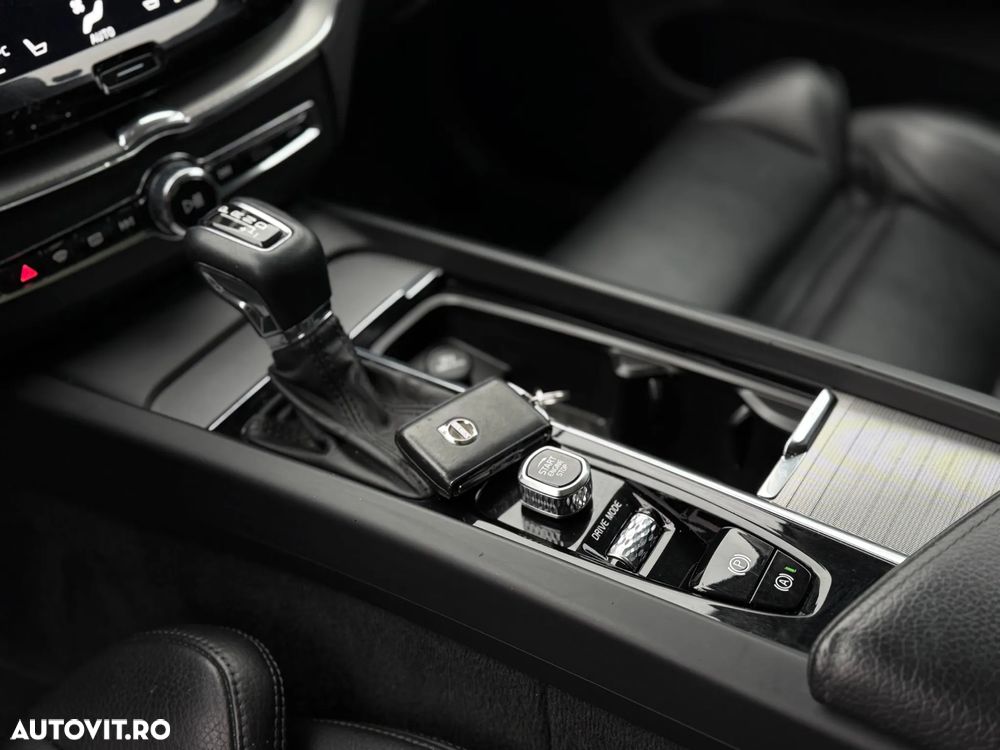 Volvo XC 60 D5 AWD Geartronic Inscription - 8