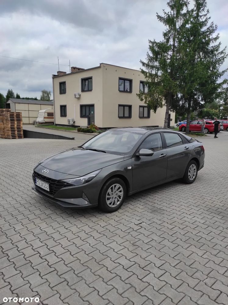 Hyundai Elantra - 1