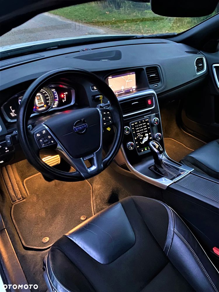 Volvo V60 Cross Country D4 AWD Geartronic - 24