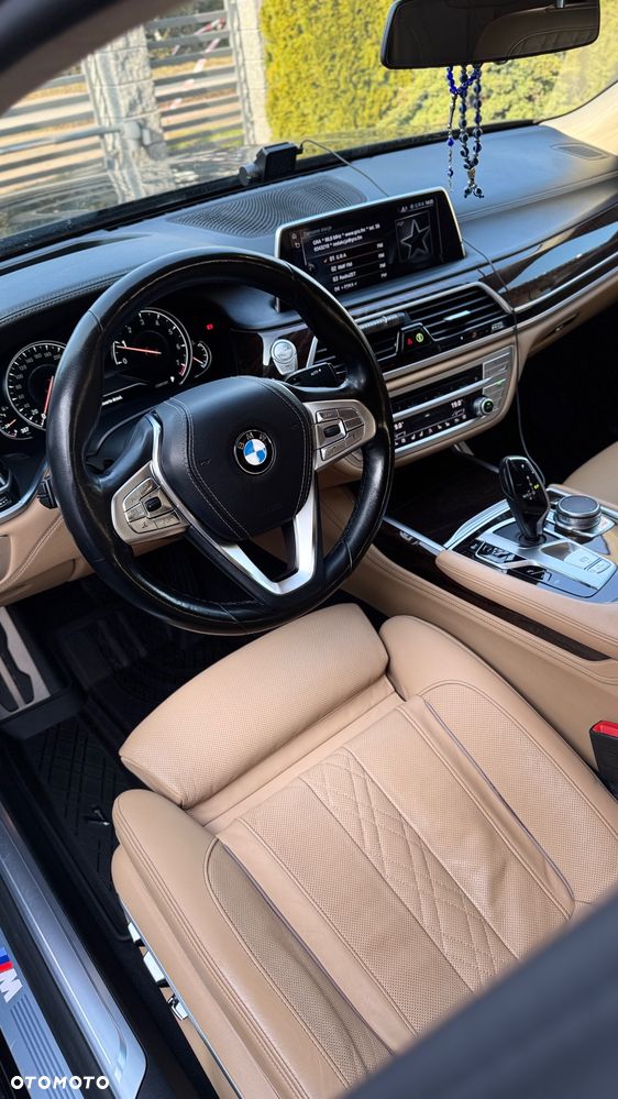 BMW Seria 7 750i xDrive - 33