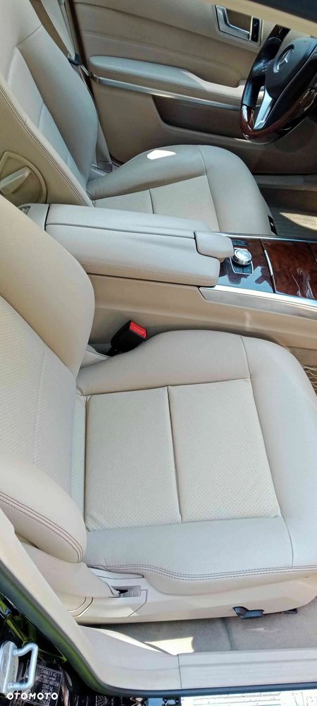 Mercedes-Benz Klasa E 300 4-Matic Classic - 9