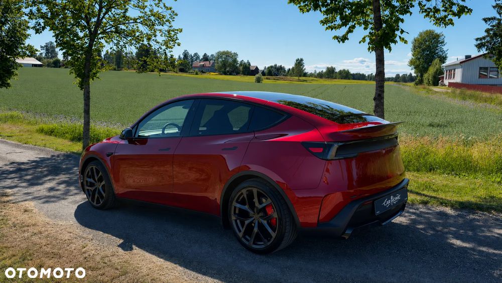 Tesla Model Y Performance Dual Motor AWD - 8