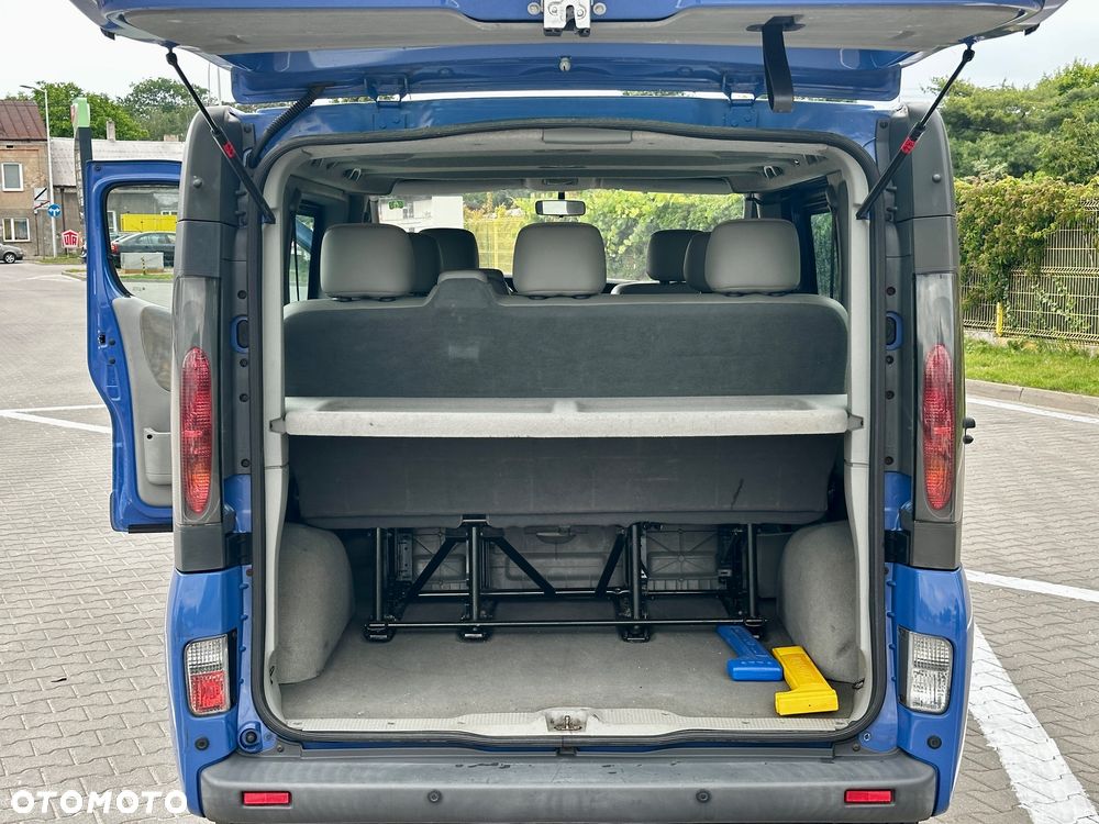 Renault Trafic Passenger - 12