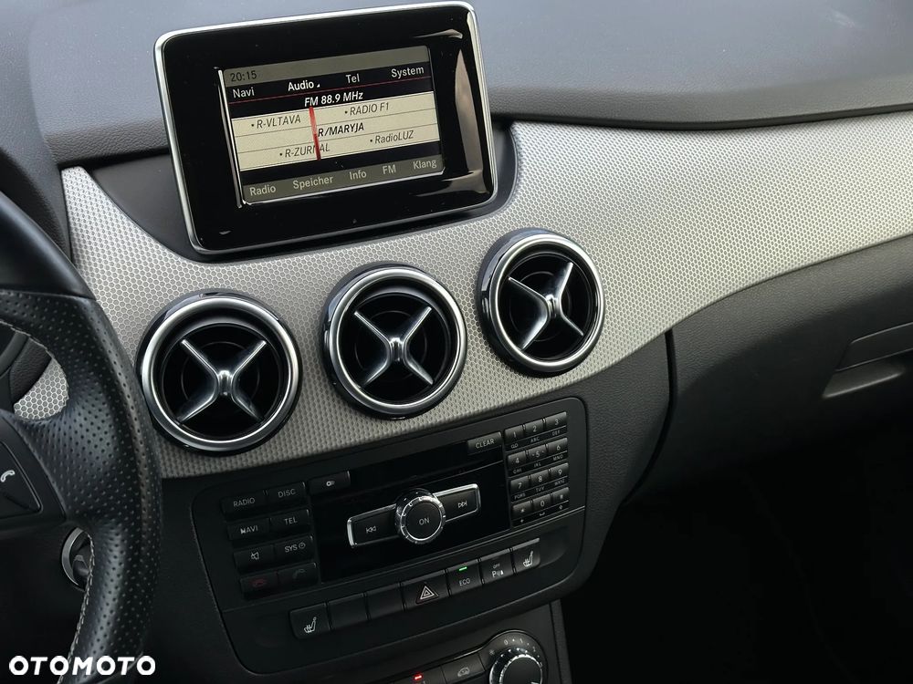 Mercedes-Benz Klasa B 180 UrbanStyle Edition - 16