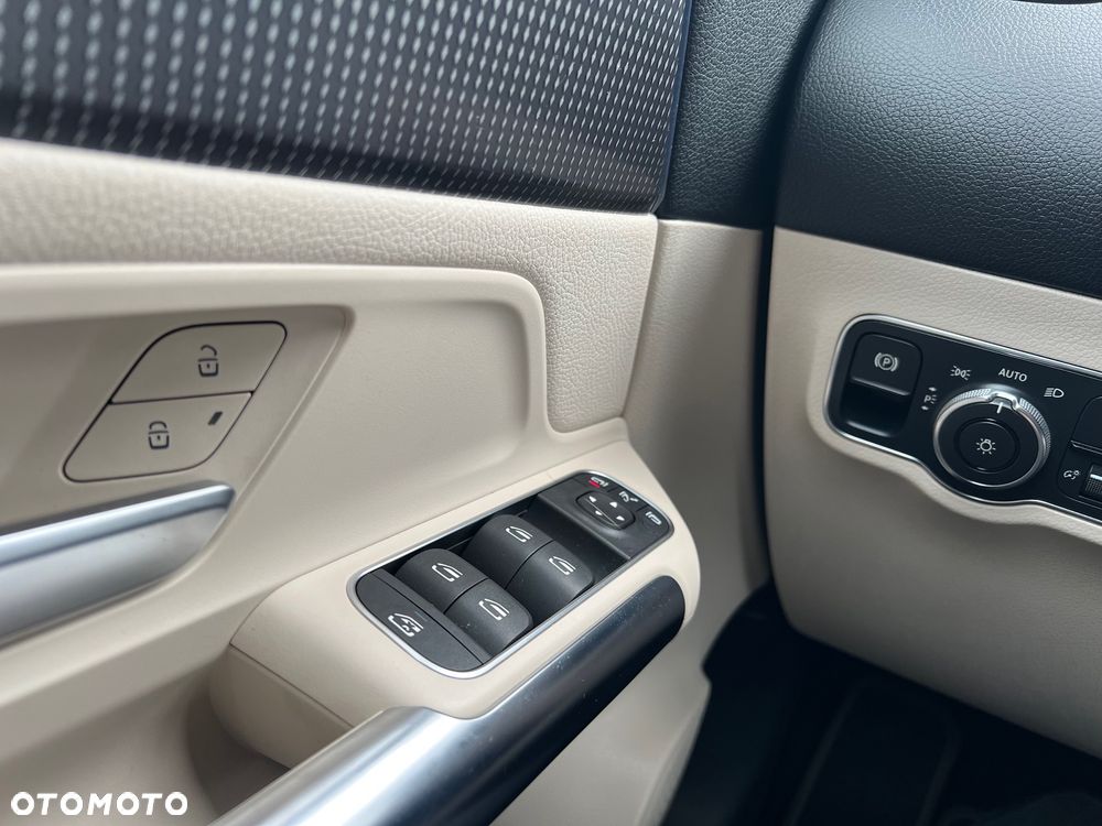 Mercedes-Benz GLA 180 d 8G-DCT Special Edition - 15