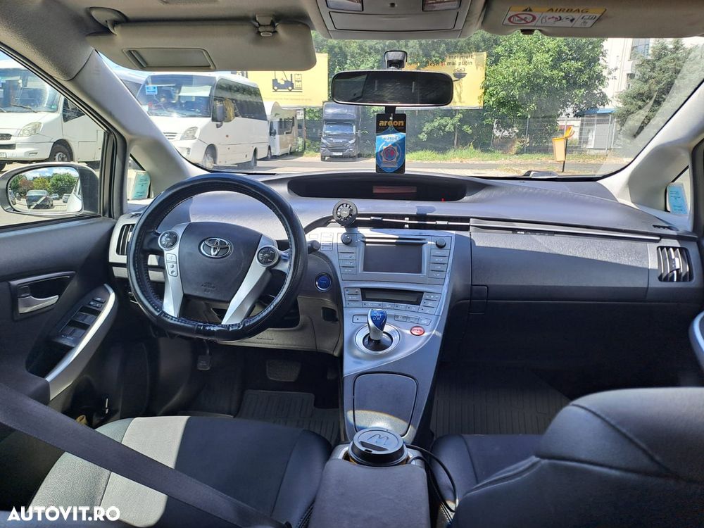 Toyota Prius (Hybrid) - 2