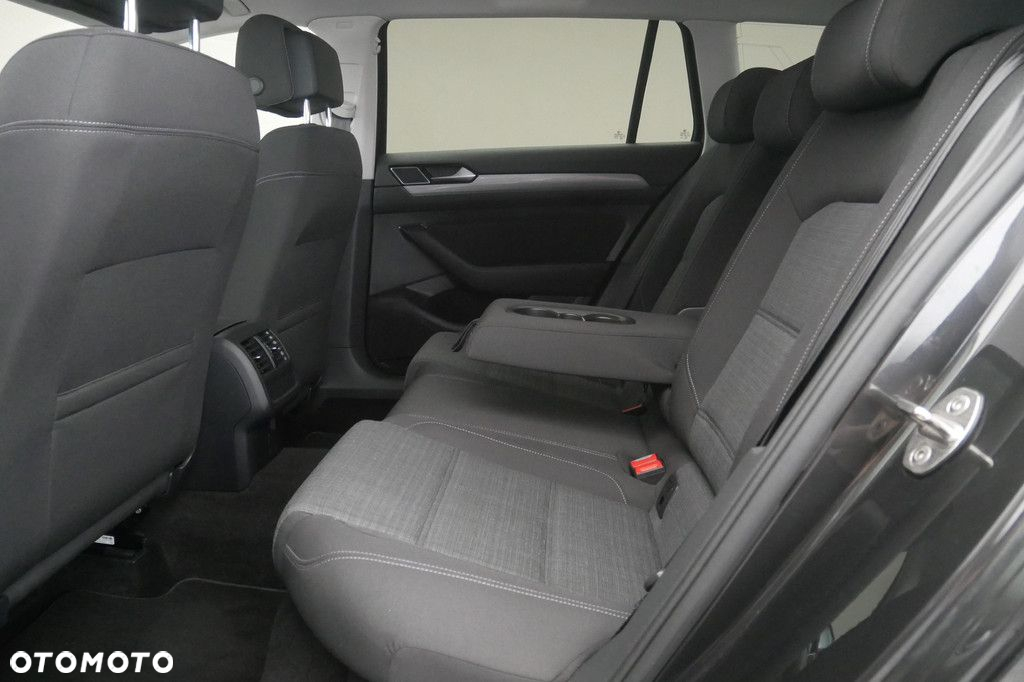 Volkswagen Passat - 15