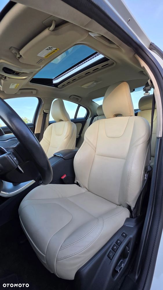 Volvo S60 T5 Drive-E Dynamic Edition (Momentum) - 24