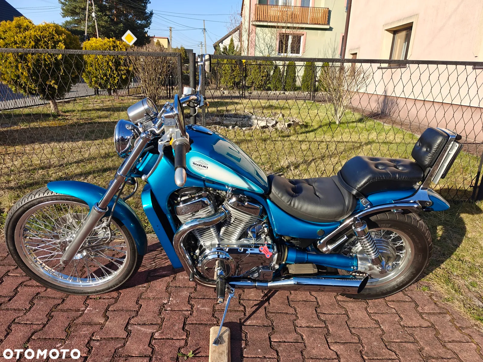 Suzuki Intruder - 11