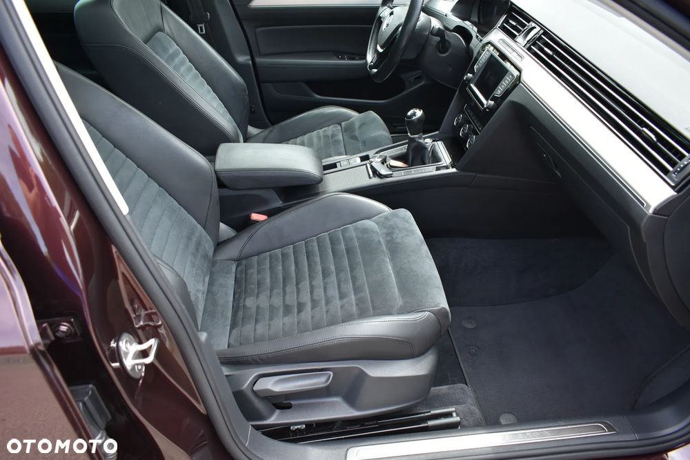 Volkswagen Passat Variant 2.0 TDI (BlueMotion Technology) Highline - 13