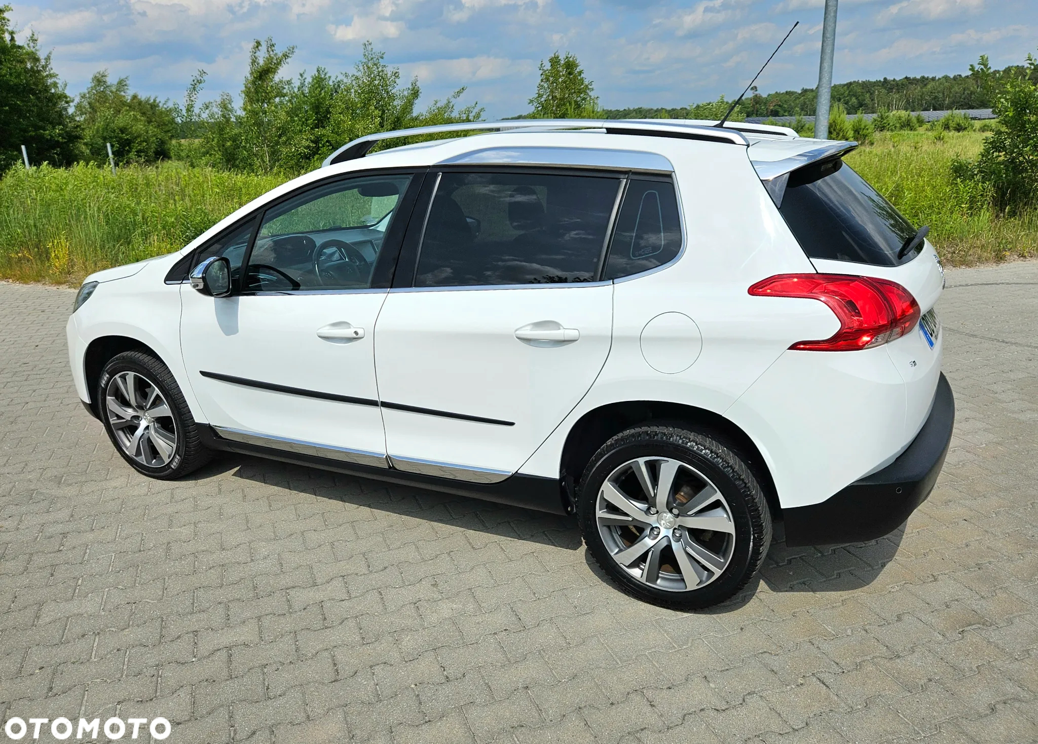 Peugeot 2008 1.6 e-HDi Allure S&S - 4