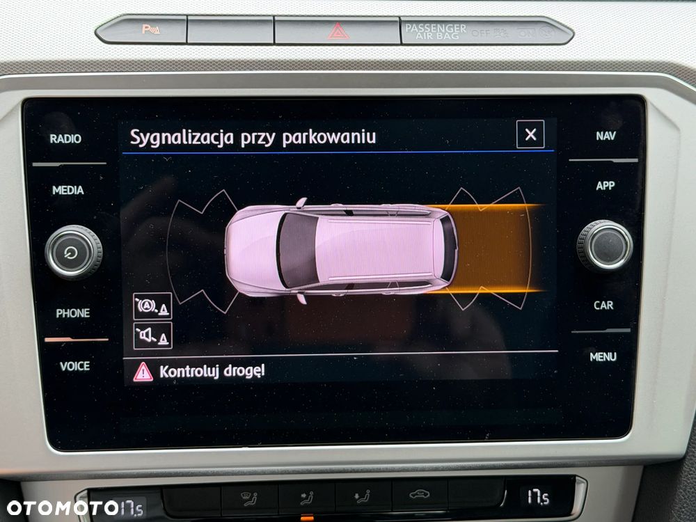 Volkswagen Passat - 16