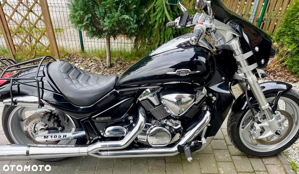 Suzuki Intruder - 5