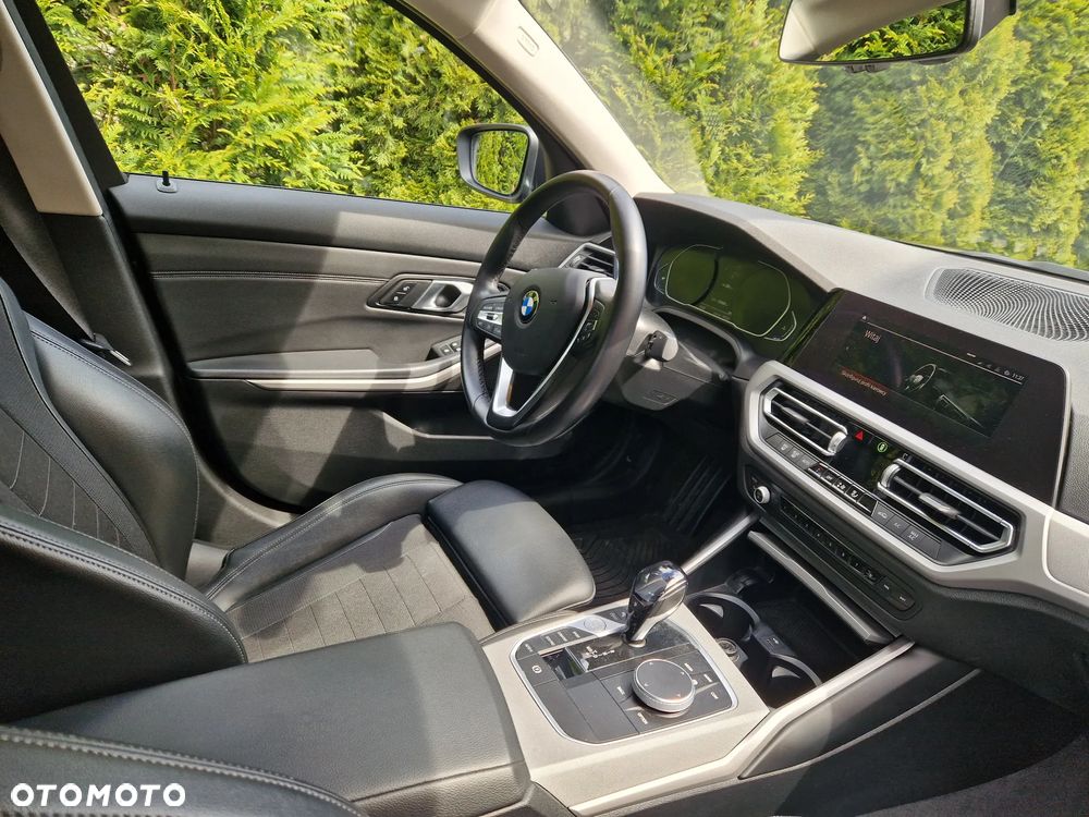 BMW Seria 3 318i - 6