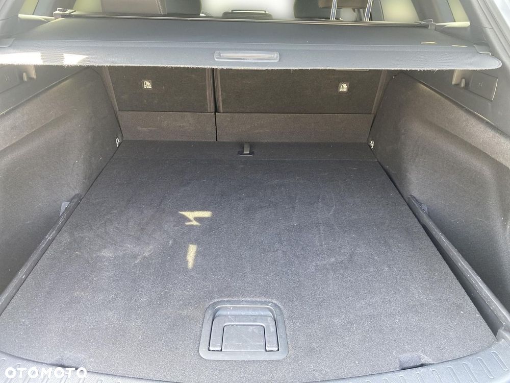 Toyota Corolla 1.8 Hybrid Style - 17