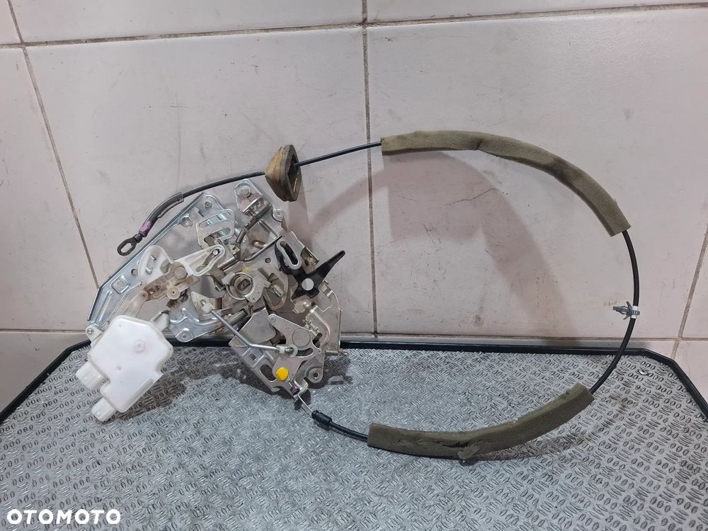 Zamek drzwi prawych przesuwnych uszkodzony jak na zdjęciu Renault Master III - 4